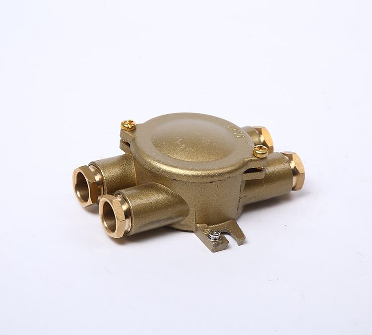 10A/16A Marine Brass Plug / Junction Box